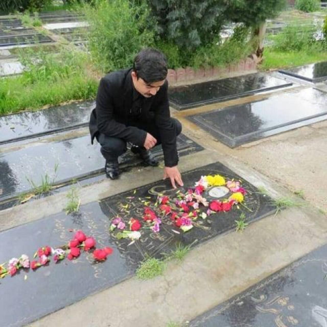 علی مستر - مادر